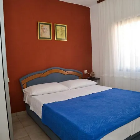 Sena Apartment *